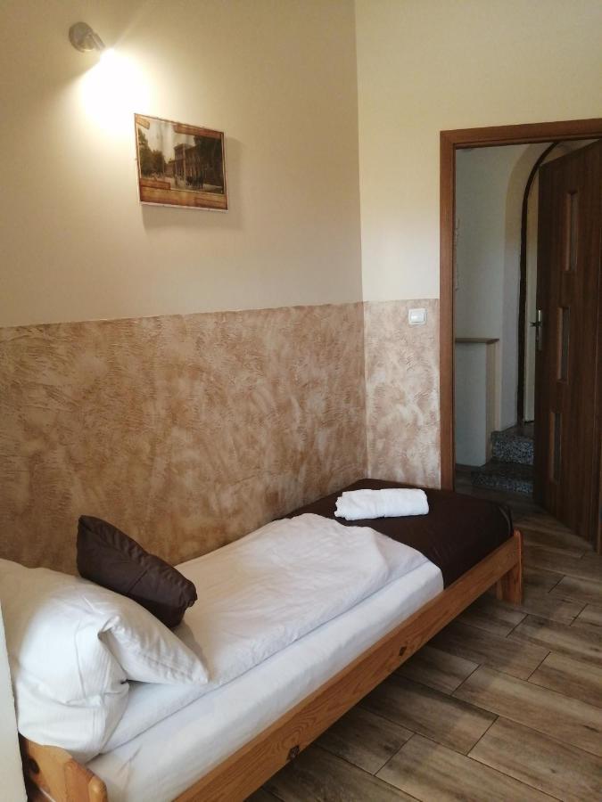 Apartament I Pokoje Goscinne Гнезно Экстерьер фото